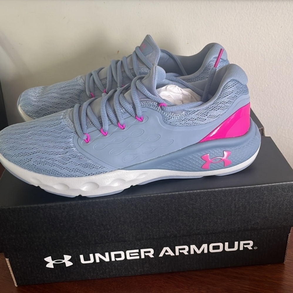 NEW! NWT Final Price Under Armour W Charged Vantage, size 10